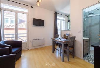 Le P tit Georges allows 18 year olds to book a room