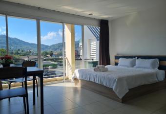 Fruit Power House has Balcony rooms