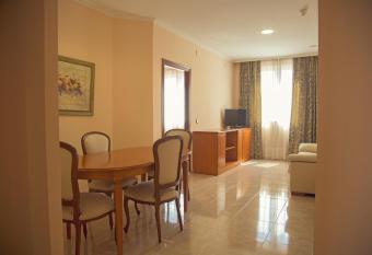 Hotel Checkin Valencia Ciscar allows 18 year olds to book a room