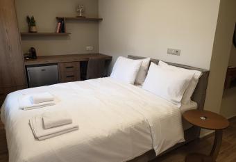 Olive Deluxe Room has rooms with a private hot tub