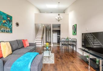 1BR Loft with Netflix - near DT Cambridge allows 18 year olds to book a room