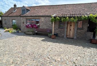 CasaDeKaMa has Balcony rooms