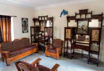 OOTY HILLS SKY has Balcony rooms