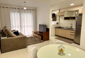 Apto amplo e confort  vel has Balcony rooms