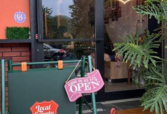 Wu Wu Qi          has Balcony rooms