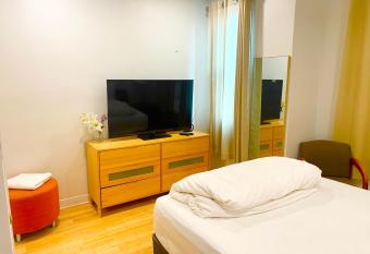 rooms center allows 18 year olds to book a room