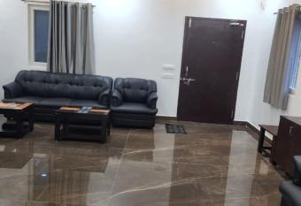 Individual house 500m from beach has Balcony rooms