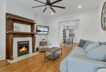 Housepitality - The Cobblestone 4 - Luxury allows 18 year olds to book a room