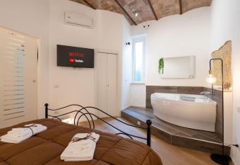 L Antica Voltina allows 18 year olds to book a room