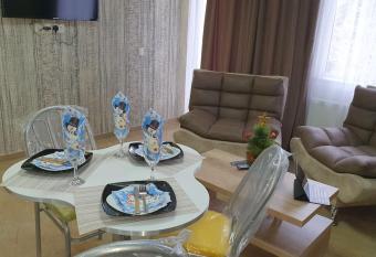 Cosy Modern Apartment allows 18 year olds to book a room