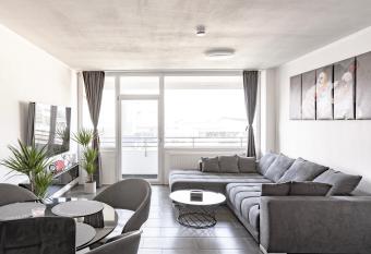 TOP 60qm Eigentumswohnung Neuss/D  sseldorfMesseK   has Balcony rooms