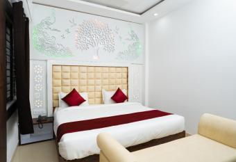 Hotel Maya palace has Smoking/Balcony rooms