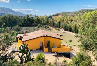 Coru & Bentu has Balcony rooms
