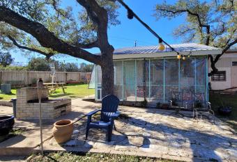 1960's Lake Cabin on Bee Creek Private Property allows 18 year olds to book a room