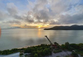 Perfect sea view tranquillizing home has Balcony rooms