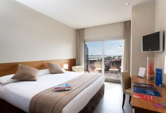 Thalasia Costa de Murcia allows 18 year olds to book a room