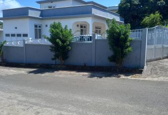 Chez mimi 2 has Balcony rooms