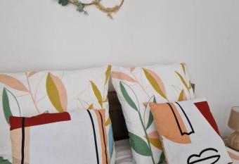 L Orleanais Hyper Centre d Orl  ans proche Cath  drale & Gare allows 18 year olds to book a room