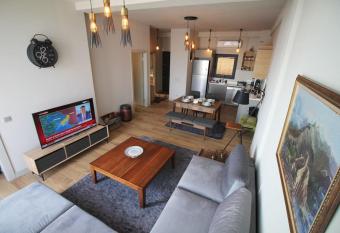 Havuzlu sitede manzaral   daire has Balcony rooms