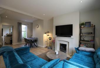 Luxury House Near City Center Hospital &Superstore has Balcony rooms