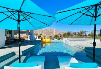 PGA WEST-Signature (Stadium Course, ON HOLE 1!) has rooms with a private hot tub