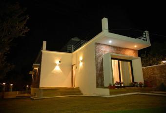 Shigally Hills Luxury Scandinavian Villa in Mussoorie Foothills has Smoking/Balcony rooms
