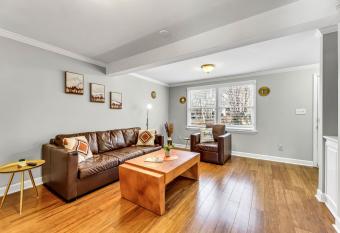 Stylish, spacious Uptown Condo! Perfect for large families and groups! Private patio! Minutes from downtown and airport! has Balcony rooms