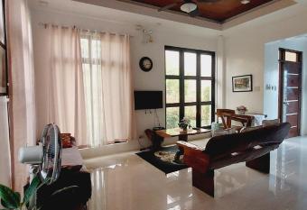 Andrew n Sophia s Guest House has Balcony rooms