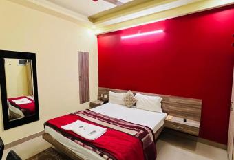 HOTEL SKY HIGH has Balcony rooms