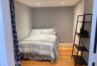 Cozy Room in Newburgh allows 18 year olds to book a room