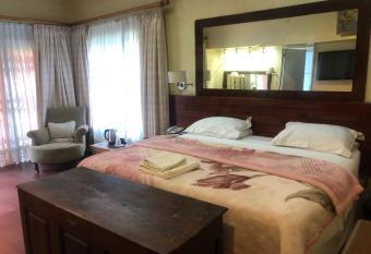 A boutique lodge situated in a serene environment - 2023 allows 18 year olds to book a room