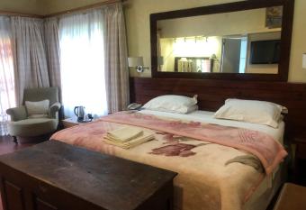 A boutique lodge situated in a serene environment - 2024 allows 18 year olds to book a room