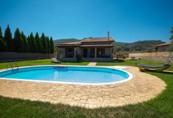Villa Louv has Balcony rooms