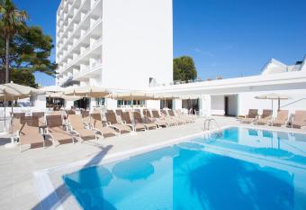 Grupotel Farrutx has Balcony rooms