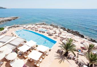 Grupotel Aguait Resort & Spa - Adults Only allows 18 year olds to book a room