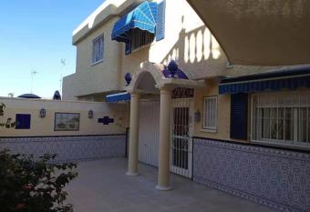 HOLIDAY CHALET BENIDORM has rooms with a private hot tub