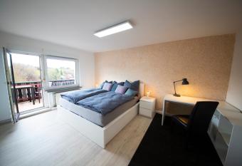 Wohnung mit Netflix, Prime, WiFi, Balkon & Garten in der Natur & unweit vom  has Balcony rooms