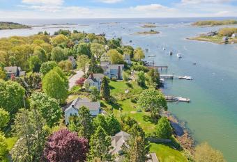 Luxurious 5 bedroom on the ocean, w/ dock & kayaks has Balcony rooms