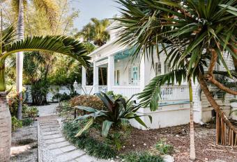 Deluxe King with Balcony - at James House with Parking! allows 18 year olds to book a room