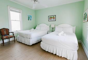 Deluxe Queen at the Curry Mansion - Parking & Heated Pool! allows 18 year olds to book a room