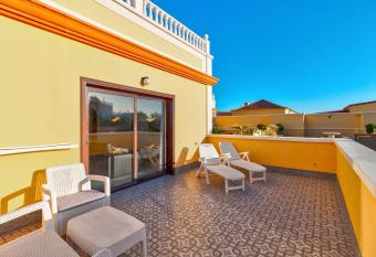 One bedroom apartment in San Blas, Golf del Sur, Tenerife allows 18 year olds to book a room