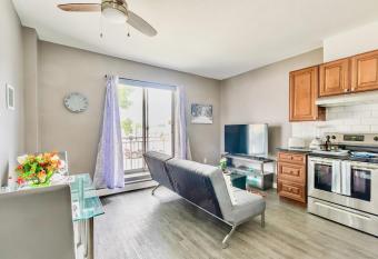 1BR Apt w King Bed & Netflix - PRIME Location allows 18 year olds to book a room