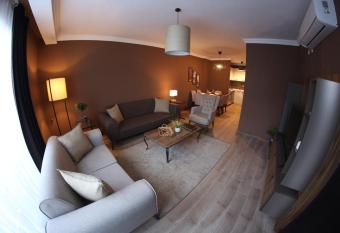 Y  cemek Apart allows 18 year olds to book a room