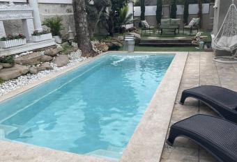                                                                                        - Villa Montano with a heated pool and jacuzzi in the city center allows 18 year olds to book a room