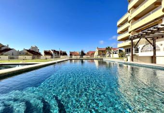 Vilamoura Marina Mar 1 with Pool by Homing allows 18 year olds to book a room