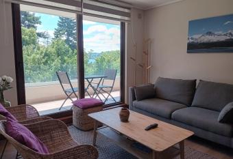 Amplio Depto de 2 dormitorios, Frente al Lago y Parking Servicio HOM has Balcony rooms