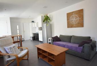 Grand studio ind  pendant avec jardin has Balcony rooms