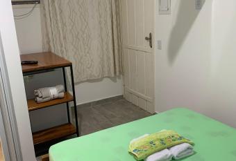 Quarto com entrada independente allows 18 year olds to book a room