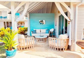 GREEN PARADISE allows 18 year olds to book a room