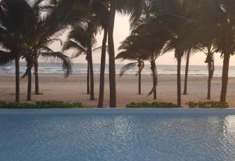 Precioso departamento en Acapulco Diamante has rooms with a private hot tub